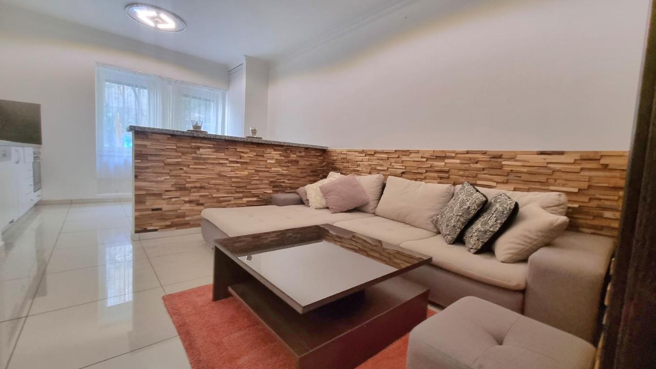 Spacious Apartment In City Center Bratislava Extérieur photo