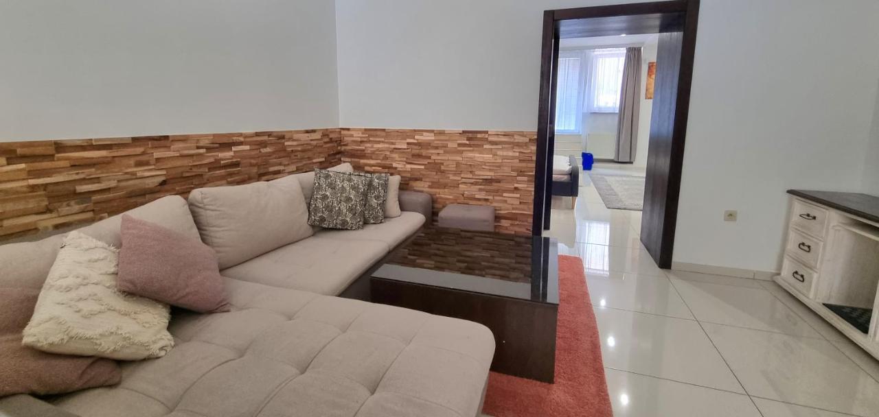 Spacious Apartment In City Center Bratislava Extérieur photo