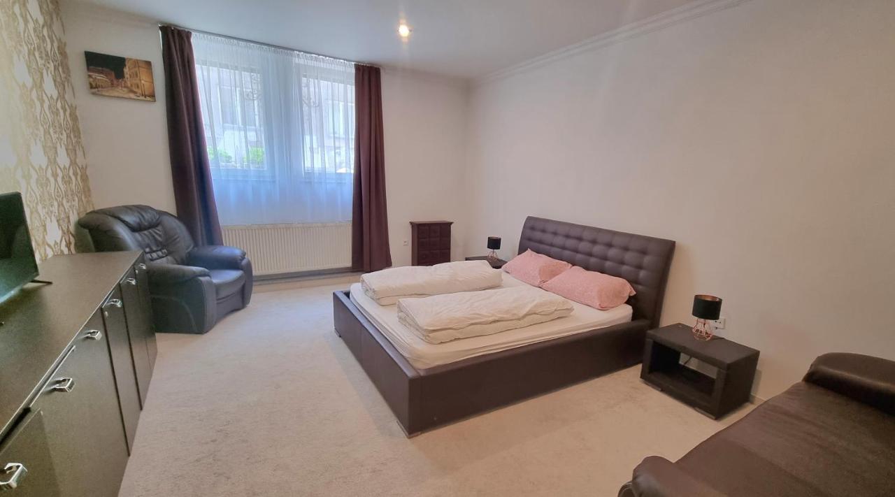 Spacious Apartment In City Center Bratislava Extérieur photo