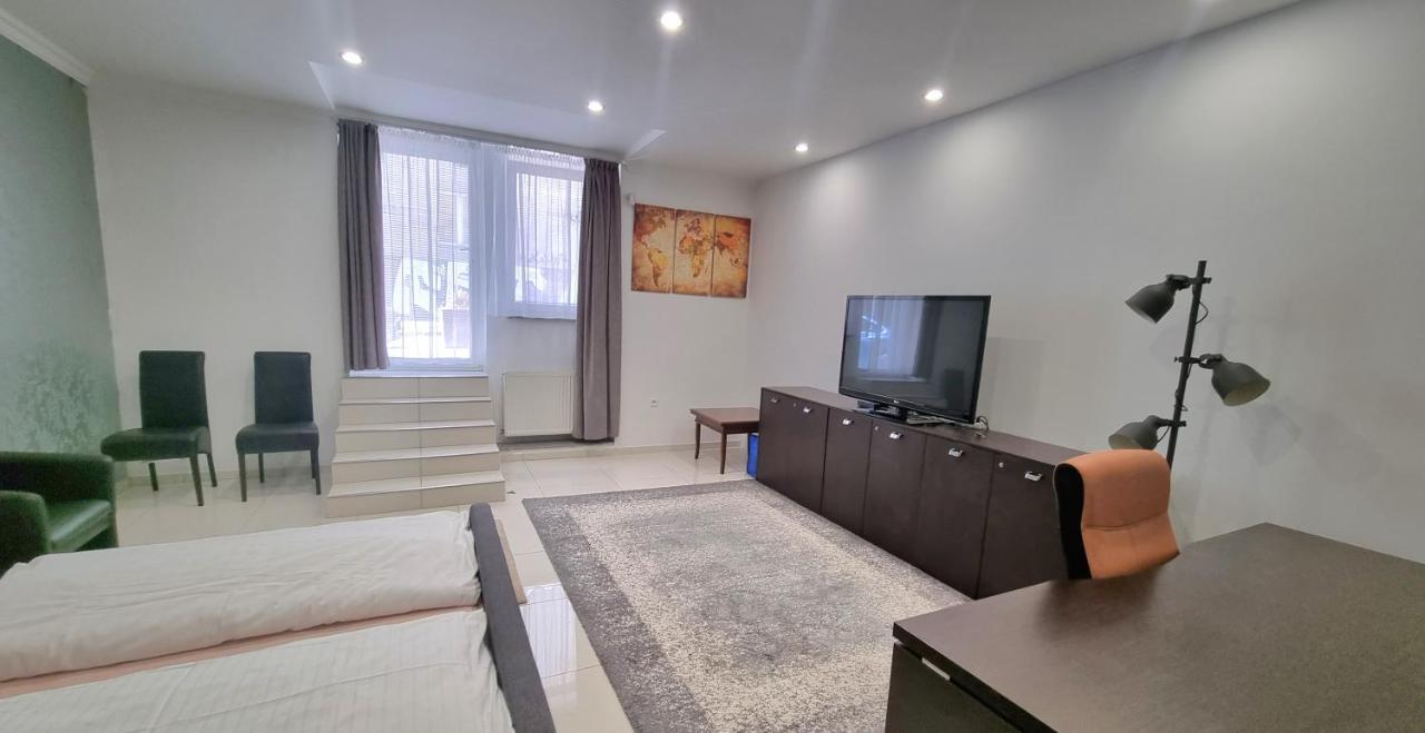 Spacious Apartment In City Center Bratislava Extérieur photo